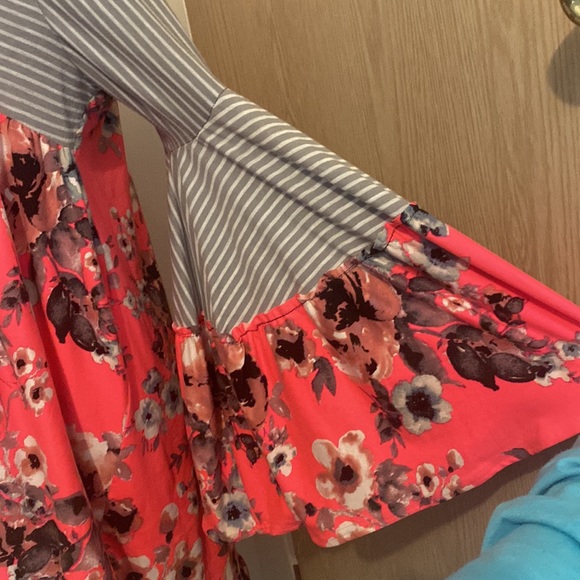 •blouse• - Picture 3 of 6